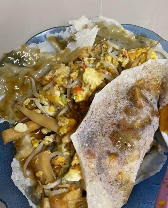 Lumpia Basah via IG @mieke_mangoendiprodjo, 1. Oncom Goreng Majalengka, 2. Kalua Jeruk, 3. Kecap Asli Majalengka, 4. Ampas Kecap, 5. Mangga Gedong Gincu Majalengka, 6. Gula Cakar Khas Majalengka, 7. Seblak Basah, 8. Nasi Lengko, 9. Lotek Khas Majalengka, 10. Tutut, 11. Pepes Jeroan, 12. Jalakotek Majalengka, 13. Surabi Oncom Majalengka, 14. Lumpia Basah, 15. Keripik Tempe khas Majalengka, 16. Durian, 17. Duwet (Jamblang) Majalengka, 18. Seroja Gurih, 19. Tekso, 20. Batik khas Majalengka