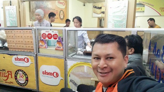 Martabak Ramayana via Denianggelota, 1. Kue Aci, 3. Kalua Jeruk, 4. Batik Tasikmalaya, 5. Payung Geulis, 6. Kelom Geulis, 7. Kolontong, 8. Nasi Cikur, 9. Rengginang Oyek, 10. Bubur Ayam Haji Zaenal, 11. Soto Ayam Pataruman, 12. Sale Pisang, 13. Mie Bakso Laksana, 14. Keripik Sukun, 15. Kupat Tahu Tasikmalaya, 16. Martabak Ramayana, 17. Tahu Bulat, 18. Cilok Goang, 19. Pecel Oranye, 20. Mie Ayam Pelangi, 21. Pancake, 22. Opak, 23. Wajit, 24. Citruk, 25. Nasi TO Tasik, 26. Godeblag, 27. Noga Kacang, 28. Es Bojong, 29. Sate Maranggi, 30. Kemplang, 31. Sambal Goang, 32. Ulen, 1. Pusat Oleh-oleh dan cemilan Tasikmalaya Parakannyasang, 2. Simpang Lima, 3. Nesa Oleh-oleh Khas Tasik, 4. Sanggar Karya Cipta Rasa, 5. Sentral kerajinan batik