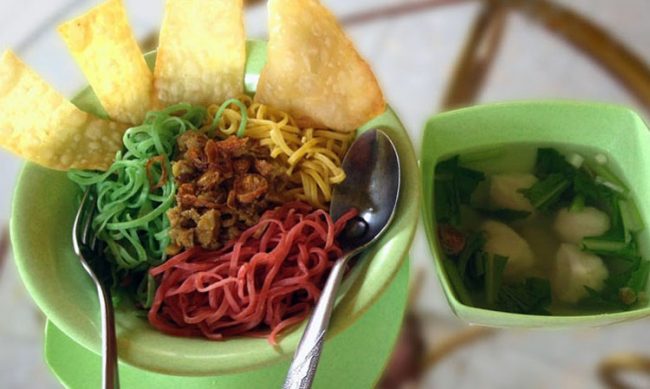 Mie Ayam Pelangi via Koropak, 1. Kue Aci, 3. Kalua Jeruk, 4. Batik Tasikmalaya, 5. Payung Geulis, 6. Kelom Geulis, 7. Kolontong, 8. Nasi Cikur, 9. Rengginang Oyek, 10. Bubur Ayam Haji Zaenal, 11. Soto Ayam Pataruman, 12. Sale Pisang, 13. Mie Bakso Laksana, 14. Keripik Sukun, 15. Kupat Tahu Tasikmalaya, 16. Martabak Ramayana, 17. Tahu Bulat, 18. Cilok Goang, 19. Pecel Oranye, 20. Mie Ayam Pelangi, 21. Pancake, 22. Opak, 23. Wajit, 24. Citruk, 25. Nasi TO Tasik, 26. Godeblag, 27. Noga Kacang, 28. Es Bojong, 29. Sate Maranggi, 30. Kemplang, 31. Sambal Goang, 32. Ulen, 1. Pusat Oleh-oleh dan cemilan Tasikmalaya Parakannyasang, 2. Simpang Lima, 3. Nesa Oleh-oleh Khas Tasik, 4. Sanggar Karya Cipta Rasa, 5. Sentral kerajinan batik