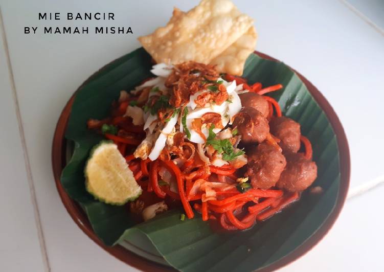 Mie Bebek dan Nasi Bakar, 1. Rangicok, 2. Mih Iteng, Mie Lidi khas Banjar, 3. Galendo dan Sale Pisang, 4. Kacang Umpet, 5. Bakso Gawier, 6. Sambal Khas Banjar, 7. Mie Bebek dan Nasi Bakar, 8. Nasi Timbel, 9. Kupat Tahu Pak Ujang, 10. Bakso M Penjol, 11. Goreng Manuk, 12. Mie Ayam OSIS Kenanga, 13. Bakso Sari Rasa H. Ayo Sunaryo, 14. Pepes Lubang, 15. Pepes Ikan, 16. Mie Ayam Bakso Mang Endut, Cisaga