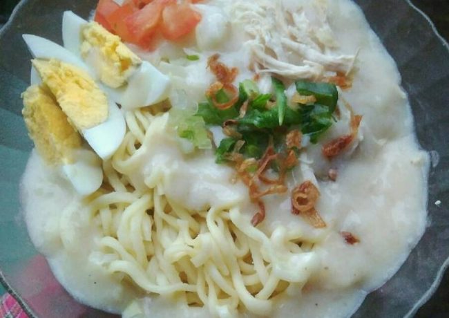 Mie Koclok via Cookpad, 1. Empal Gentong, 2. Nasi Jamblang, 3. Docang, 4. Mie Koclok, 5. Nasi Lengko, 6. Sate Kalong, 7. Teh Poci, 8. Kerupuk Melarat, 9. Tahu Gejrot, 10. Bubur Sop, 11. Empal Asem Amarta, 12. Serabi, 13. Terasi Cirebon, 14. Gado – gado Ayam, 15. Sirup Tjampolay, 16. Kerupuk Udang, 17. Tape ketan Daun Jambu, 18. Rengginang, 19. Ikan Asin, 20. Growolan, 21. Kerupuk Kulit (Kerupuk Lambak), 22. Ondal Andil, 23. Gadungan, 24. Rarawuan, 25. Gepu, 26. Apem, 27. Wajik Komplang, 28. Emping, 29. Kue Gapit, 30. Jeniper (jeruk nipis peras), 31. Gula Batu, 32. Tahu Petis, 33. Sambal Asem, 34. Cirebon Kelana, 35. Cirebon Sultana, 36. Aci Dikoko, 37. Toko Daud, 38. Kue Satu, 39. Atom Kocir Bakpia’e Wong Cirebon, 40. Jambal Roti, 41. Batik Cirebon, 42. Keripik Tempe Sagu