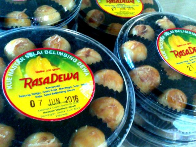 Nastar Belimbing, 1.  Dodol Jambu Biji, 2. Dodol Belimbing Rasa Dewa, 3. Sirup Belimbing, 4. Jus Belimbing, 5. Jus Rumput Laut, 6. Biskuit Temma, 7. Nastar Belimbing, 8. Kopi Herbal, 9. Keripik Tempe, 10. Rujak Cireng, 11. Kaos Depok Indonesia, 12. Manisan Kolang-kaling Mamih, 13. PeChoc, 14. Emping Melinjo, 15. Jus lidah Buaya, 16. Buah Belimbing, 17. Selendang Mayang, 18. Selai Belimbing
