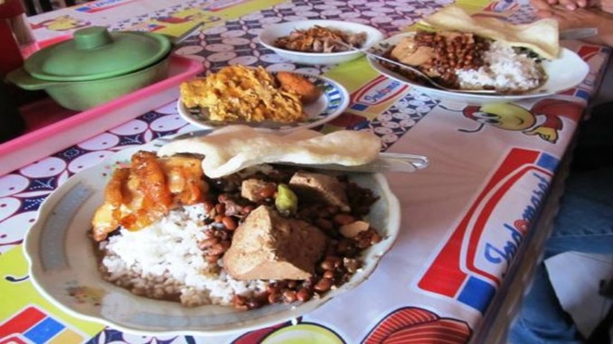 Nasi Brongkos, 1. Brayo, 2. Ikan Crispy, 3. Nasi Ndoreng, 5. Koktail Belimbing, 6. Abon Lele, 7. Jambu Air, 8. Nasi Brongkos, 9. Botok Telur Asin, 10. Nasi Kropokhan, 11. Sop Balungan Mbak Tien, 12. Sop Balungan Babe, 13. Wingko Salem, 14. Kerupuk Udang, 15. Kue Rangin, 16. Wedang Jamu Coro, 17. Wedang Pekak, 18. Kerupuk Catak, 19. Kerajinan Miniatur Masjid Agung Demak, 20. Kerajinan Kaligrafi Demak