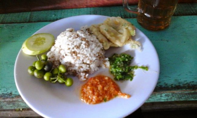Nasi TO Tasik via Kmstour, 1. Kue Aci, 3. Kalua Jeruk, 4. Batik Tasikmalaya, 5. Payung Geulis, 6. Kelom Geulis, 7. Kolontong, 8. Nasi Cikur, 9. Rengginang Oyek, 10. Bubur Ayam Haji Zaenal, 11. Soto Ayam Pataruman, 12. Sale Pisang, 13. Mie Bakso Laksana, 14. Keripik Sukun, 15. Kupat Tahu Tasikmalaya, 16. Martabak Ramayana, 17. Tahu Bulat, 18. Cilok Goang, 19. Pecel Oranye, 20. Mie Ayam Pelangi, 21. Pancake, 22. Opak, 23. Wajit, 24. Citruk, 25. Nasi TO Tasik, 26. Godeblag, 27. Noga Kacang, 28. Es Bojong, 29. Sate Maranggi, 30. Kemplang, 31. Sambal Goang, 32. Ulen, 1. Pusat Oleh-oleh dan cemilan Tasikmalaya Parakannyasang, 2. Simpang Lima, 3. Nesa Oleh-oleh Khas Tasik, 4. Sanggar Karya Cipta Rasa, 5. Sentral kerajinan batik