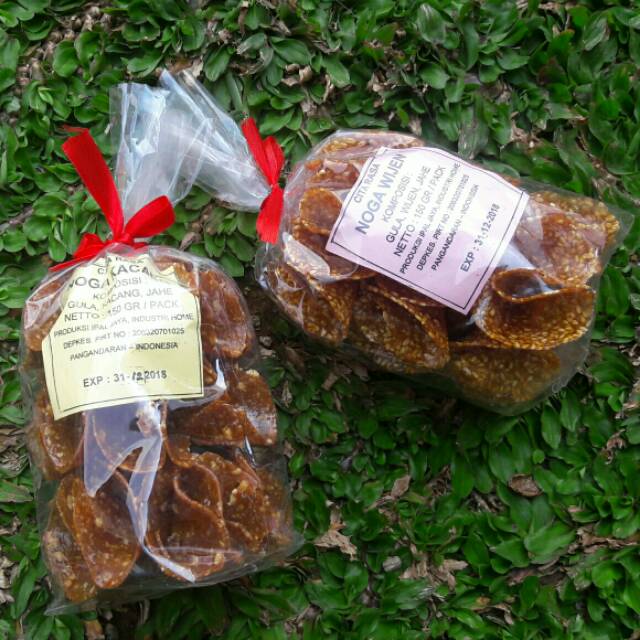 Noga Kelapa Rasa Jahe via Shopee, 1. Noga Kelapa Rasa Jahe, 2. Kepiting Soka Krispi, 3. Udang Kering Goreng, 4. Noga Suuk (noga kacang tanah), 5. Ikan Asin Jambal Roti, 6. Gula Merah, 7. Opak (Rengginang Terasi), 9. Hasil Laut Segar, 10. Sawo, 11. Kaos Pantai, 12. Kerajinan Kerang, 13. Ikan Teri, 14. Keripik Cau (keripik pisang), 15. Sale Pisang Pangandaran, 16. Pindang Gunung