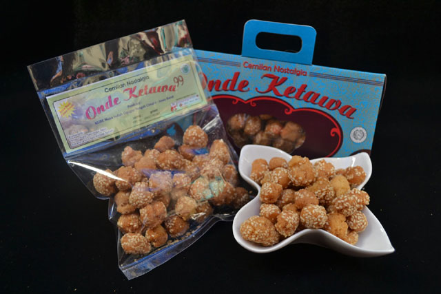 Onde Ketawa via Oleh-olehcimahi.blogspotcom, 1. Keripik Daun Singkong, 2. Kue Semprong, 3. Makanan Khas Sunda Di Ampera Cibabat, 4. Kuliner Kafe Kupu – kupu, 5. Ayam Bakar Sambal Cimahi, 6. Kue Balok, 7. Bakso Pak Trisno, 8. Peuyeum, 9. Pisang Bollen, 10. Tempe Gila, 11. Picnic Roll, 12. Surabi, 13. Ramen Teppan Cimahi, 14. Sale Pisang, 15. Oncom, 16. Batagor, 17. Tahu Susu, 18. Gepuk, 19. Batik Cimahi, 20. Onde Ketawa, 21. Dendeng Jantung Pisang (Denjapi), 22. Kerajinan Bambu, 23. Bandrek Babennagen, 24. Yogurt Cimahi