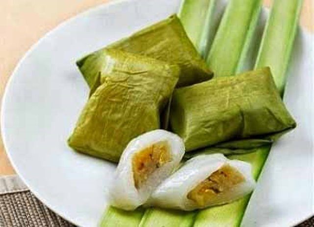 Papais Tradisional Khas kuningan, 1. Kopi Luwak Linggarjati, 2. Lepet Khas Kuningan, 3. Tahu Susu Tamiang Sari Kuningan, 4. Jeniper, 5. Batik Kuningan, 6. Jenisa, 7. Nasi Kasreng, 8. Kwecang Kuningan, 9. Golono, 10. Kue Satu Kuningan, 11. Peuyeum Ketan, 12. Hucap (tahu kecap Kuningan), 13. Keripik Gemblong atau Ketempling, 14. Tahu Lamping / Tahu Kopeci, 15. Keripik Gadung, 16. Papais Tradisional Khas kuningan, 17. Jawadah, 18. Opak Bakar, 19. Jasuke, 20. Rujak Kangkung