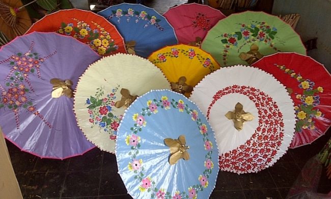 Payung Geulis via Mystoretasikmalaya.blogspotcom, 1. Kue Aci, 3. Kalua Jeruk, 4. Batik Tasikmalaya, 5. Payung Geulis, 6. Kelom Geulis, 7. Kolontong, 8. Nasi Cikur, 9. Rengginang Oyek, 10. Bubur Ayam Haji Zaenal, 11. Soto Ayam Pataruman, 12. Sale Pisang, 13. Mie Bakso Laksana, 14. Keripik Sukun, 15. Kupat Tahu Tasikmalaya, 16. Martabak Ramayana, 17. Tahu Bulat, 18. Cilok Goang, 19. Pecel Oranye, 20. Mie Ayam Pelangi, 21. Pancake, 22. Opak, 23. Wajit, 24. Citruk, 25. Nasi TO Tasik, 26. Godeblag, 27. Noga Kacang, 28. Es Bojong, 29. Sate Maranggi, 30. Kemplang, 31. Sambal Goang, 32. Ulen, 1. Pusat Oleh-oleh dan cemilan Tasikmalaya Parakannyasang, 2. Simpang Lima, 3. Nesa Oleh-oleh Khas Tasik, 4. Sanggar Karya Cipta Rasa, 5. Sentral kerajinan batik