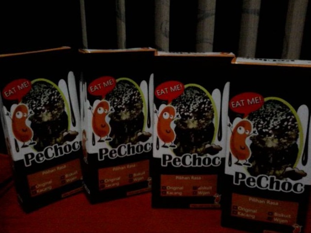 PeChoc, 1.  Dodol Jambu Biji, 2. Dodol Belimbing Rasa Dewa, 3. Sirup Belimbing, 4. Jus Belimbing, 5. Jus Rumput Laut, 6. Biskuit Temma, 7. Nastar Belimbing, 8. Kopi Herbal, 9. Keripik Tempe, 10. Rujak Cireng, 11. Kaos Depok Indonesia, 12. Manisan Kolang-kaling Mamih, 13. PeChoc, 14. Emping Melinjo, 15. Jus lidah Buaya, 16. Buah Belimbing, 17. Selendang Mayang, 18. Selai Belimbing