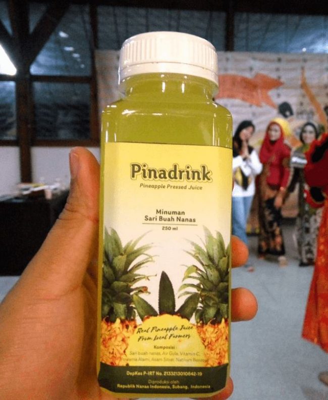 Pinadrink via IG @Pinadrink, 1. Keripik Nanas, 2. Dodol Nanas, 3. Nanas Simadu Khas Subang, 4. Coklat Nanas Khas Subang, 5. Delipel, 6. D’Bubuy Ma’ Atik, 7. Ikan Lapan Crispy, 8. Tape Ketan atau Peuyeum Ketan, 9. Bubuy Ayam Subang, 10. Nasi Liwet, 11. Tutut Soding, 12. Oncom Dawuan Subang, 13. Pinadrink, 14. Kerupuk Miskin khas Subang, 15. Abon Jantung Pisang, 16. Gitrek Singkong, 17. Gepuk Daging, 18. Rambutan Kalijati, 19. Sirup Nanas, 20. Abon Ikan Nila, 21. Bolu Nanas Subang, 22. Beras Hitam, 23. Papais Cisaat