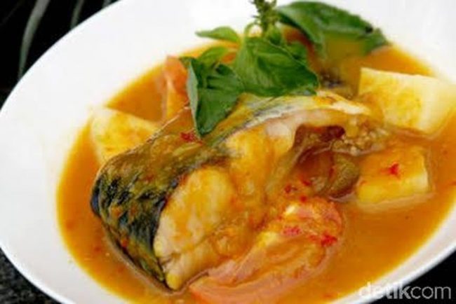 Pindang Gunung, 1. Noga Kelapa Rasa Jahe, 2. Kepiting Soka Krispi, 3. Udang Kering Goreng, 4. Noga Suuk (noga kacang tanah), 5. Ikan Asin Jambal Roti, 6. Gula Merah, 7. Opak (Rengginang Terasi), 9. Hasil Laut Segar, 10. Sawo, 11. Kaos Pantai, 12. Kerajinan Kerang, 13. Ikan Teri, 14. Keripik Cau (keripik pisang), 15. Sale Pisang Pangandaran, 16. Pindang Gunung