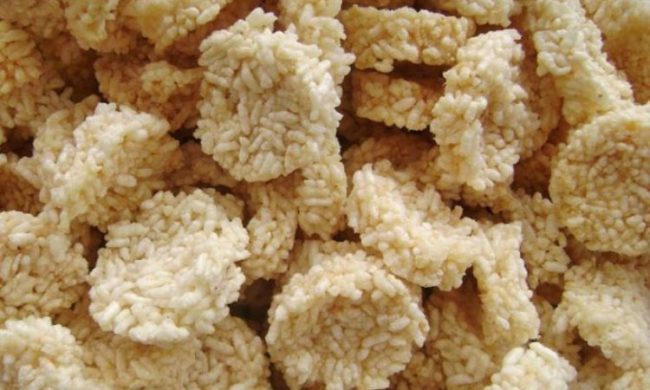 Rengginang Oyek via Kulinerpedastsm.blogspotcom, 1. Kue Aci, 3. Kalua Jeruk, 4. Batik Tasikmalaya, 5. Payung Geulis, 6. Kelom Geulis, 7. Kolontong, 8. Nasi Cikur, 9. Rengginang Oyek, 10. Bubur Ayam Haji Zaenal, 11. Soto Ayam Pataruman, 12. Sale Pisang, 13. Mie Bakso Laksana, 14. Keripik Sukun, 15. Kupat Tahu Tasikmalaya, 16. Martabak Ramayana, 17. Tahu Bulat, 18. Cilok Goang, 19. Pecel Oranye, 20. Mie Ayam Pelangi, 21. Pancake, 22. Opak, 23. Wajit, 24. Citruk, 25. Nasi TO Tasik, 26. Godeblag, 27. Noga Kacang, 28. Es Bojong, 29. Sate Maranggi, 30. Kemplang, 31. Sambal Goang, 32. Ulen, 1. Pusat Oleh-oleh dan cemilan Tasikmalaya Parakannyasang, 2. Simpang Lima, 3. Nesa Oleh-oleh Khas Tasik, 4. Sanggar Karya Cipta Rasa, 5. Sentral kerajinan batik