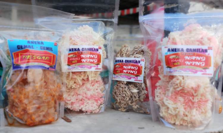 Rengginang Ketan via Ayopurwakarta, 1. Opak Ketan Rawagede, 2. Gegeplak Karawang, 3. Kue Ali Khas Karawang, 4. Kawista Madu, 5. Serabi Hijau, 6. Ikan Gabus Bumbu Pucung, 7. Soto Gempol, 8. Tahu Bambu, 9. Kue Gonjing, 10. Soto Sadang, 11. Soto Tangkar, 12. Nasi Liwet, 13. Ayam Goreng Sajolna, 14. Pepes Jambal, 15. Kerupuk Bontot, 16. Dodong Hideung, 17. Rengginang Ketan, 18. Bolu Kijing, 19. Jojongkong, 20. Gandasturi, 21. Kue Semprong, 22. Es Walikota, 23. Brownies Duren, 24. Telur Asin Bakar Batik, 25. Kue Lapis Tape, 26. Tahu Bumbu, 27. Pepes Walahar Khas Karawang