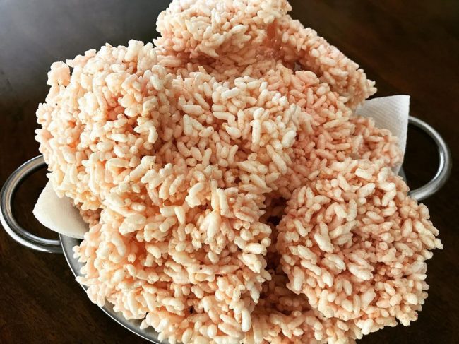 Rengginang via IG @isyebwhiting, 1. Simping, 2. Semprong, 3. Rengginang, 4. Kerupuk Melarat, 5. Gula Cikeris, 6. Salak Pusaka Mulya, 7. Wedang Sachet Jahe, 8. Opak Gurih – Gurih, 9. Peuyeum Bendul, 10. Manisan Pala Wanayasa, 11. Keramik Plered, 12. Bendo Sunda Purwakarta, 13. Surabi Purwakarta, 14. Blangkon, 15. Mie Tiga Warna, 16. Colenak Purwakarta, 17. Rengginang Ketan Hitam, 18. Sate Maranggi, 19. Boneka Menong