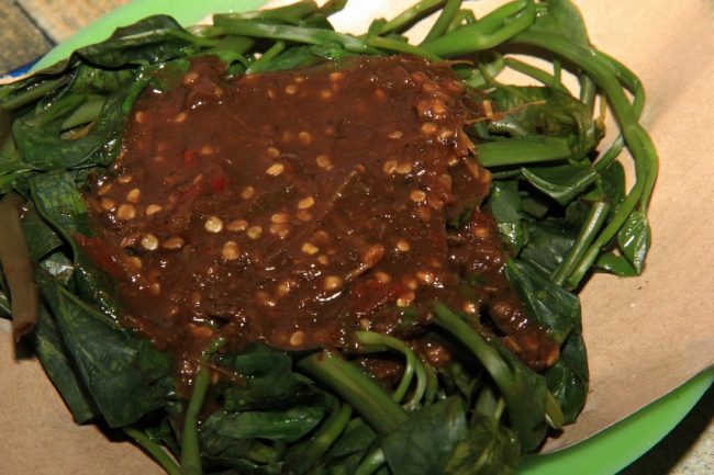 Rujak Kangkung via Cookpad, 1. Kopi Luwak Linggarjati, 2. Lepet Khas Kuningan, 3. Tahu Susu Tamiang Sari Kuningan, 4. Jeniper, 5. Batik Kuningan, 6. Jenisa, 7. Nasi Kasreng, 8. Kwecang Kuningan, 9. Golono, 10. Kue Satu Kuningan, 11. Peuyeum Ketan, 12. Hucap (tahu kecap Kuningan), 13. Keripik Gemblong atau Ketempling, 14. Tahu Lamping / Tahu Kopeci, 15. Keripik Gadung, 16. Papais Tradisional Khas kuningan, 17. Jawadah, 18. Opak Bakar, 19. Jasuke, 20. Rujak Kangkung