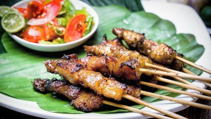 Sate Maranggi via Tribunjabar, 1. Nasi Liwet Khas Sunda, 2. Nasi Timbel Khas Sunda, 3. Nasi Tutug Oncom, 4. Karedok Khas Sunda, 5. Lotek Sunda, 6. Tumis Genjer Oncom dari Sunda, 7. Pepes Ikan Khas Sunda, 8. Bakakak Hayam, Makanan Khas Sunda yang Unik, 9. Soto Bandung, Salah Satu Makanan Khas Sunda, 10. Soto Mie, Makanan Khas Sunda yang Populer, 11. Mie Kocok, Sajian Kuliner Khas Bandung, 12. Sate Maranggi, Makanan Khas Sunda yang Mendunia, 13. Empal Gentong Khas Jawa Barat, 14. Kupat Tahu, Menu Sarapan Khas Sunda, 15. Geco, Makanan Khas Cianjur, 16. Surabi, Makanan Khas Tradisional Sunda, 17. Tahu Sumedang Khas Sunda, 18. Tahu Gejrot Khas Sunda, 19. Combro Khas Sunda, 20. Bapatong, Makanan Khas Sunda yang Nikmat, 21. Cungkring, Makanan Khas Sunda dari Bogor, 22. Peuyeum Khas Sunda, 23. Kadedemes, Khas Sunda Jawa Barat, 24. Laksa Bogor, Khas Sunda, 25. Batagor, 26. Gepuk, 27. Basreng, 28. Dodol Garut, 29. Kue Gemblong, 30. Kue Cucur, 31. Apem Putih
