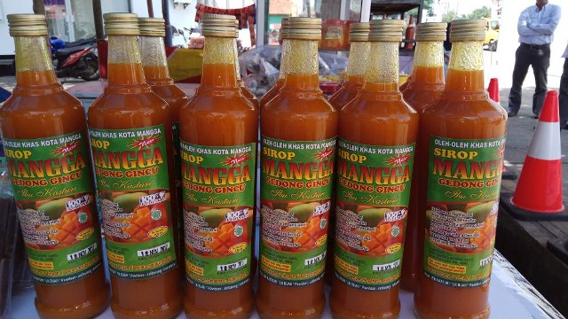 Sirup Mangga via Bukalapak, 1. Buah Mangga, 2. Dodol Laragudig, 3. Sirup Mangga, 4. Keripik Buah Mangga, 5. Rumbah, 6. Burbacek, 8. Blengep Cotot, 9. Kerupuk Bonggol Pisang, 10. Geblog, 11. Karedok, 12. Pedesan Entok, 13. Dodol Pelem, 14. Wedang Sereh, 15. Cuwing, 16. Orog – orog, 17. Wajik, 18. Mie Ragit, 19. Bubur Gintir, 20. Cimplo, 21. Petis, 22. Lepet, 23. Dongkal, 24. Emping Melinjo, 25. Kerupuk Udang, 26. Terasi, 27. Kerupuk Kulit Ikan, 28. Keripik Tike, 29. Aneka Ikan Asin, 30. Ikan Asin Jambal Roti, 31. Dodol Gula Merah, 32. Dodol Lolos, 33. Serabi, 34. Glintir, 35. Ketan Tutu, 36. Jalabiya, 37. Kue Cikak, 38. Blencong, 39. Pindang Gombyang Manyung, 40. Kaos Kafka Indramayu, 41. Nagasari, 42. Nasi Lengko, 43. Blendung Jagung