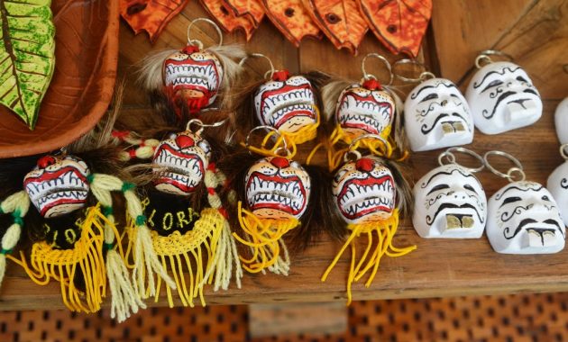 Souvenir Barongan via Twitter, 1. Batik Blora, 2. Baju Kaos Samin, 3. Kue Gendu, 4. Ungker Khas Blora, 5. Egg Roll, 6. Abon Lele, 7. Souvenir Barongan, 8. Gembol Jati, 9. Sate Jagal Khas Blora, 10. Lontong Tahu & Lontong Sayur, 11. Sate Kambing khas Blora, 12. Sate Daging Sapi khas Blora, 13. Sego Kobong, 14. Soto Klethuk, 15. Pecel Pincuk, 16. Tape Sugihan, 17. Es Jati, 18. Opor Ayam Jawa, 19. Jajanan Dumbeg, 20. Manco khas Blora, 21. Wedang Cemohe, 22. Peli Kipu, 23. Asem – asem Ayam