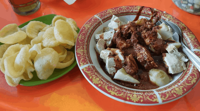 Tahu Bumbu khas Karawang via I love karawang, 1. Opak Ketan Rawagede, 2. Gegeplak Karawang, 3. Kue Ali Khas Karawang, 4. Kawista Madu, 5. Serabi Hijau, 6. Ikan Gabus Bumbu Pucung, 7. Soto Gempol, 8. Tahu Bambu, 9. Kue Gonjing, 10. Soto Sadang, 11. Soto Tangkar, 12. Nasi Liwet, 13. Ayam Goreng Sajolna, 14. Pepes Jambal, 15. Kerupuk Bontot, 16. Dodong Hideung, 17. Rengginang Ketan, 18. Bolu Kijing, 19. Jojongkong, 20. Gandasturi, 21. Kue Semprong, 22. Es Walikota, 23. Brownies Duren, 24. Telur Asin Bakar Batik, 25. Kue Lapis Tape, 26. Tahu Bumbu, 27. Pepes Walahar Khas Karawang