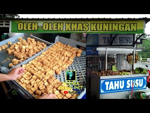 Tahu Susu Tamiang Sari Kuningan via Youtube, 1. Kopi Luwak Linggarjati, 2. Lepet Khas Kuningan, 3. Tahu Susu Tamiang Sari Kuningan, 4. Jeniper, 5. Batik Kuningan, 6. Jenisa, 7. Nasi Kasreng, 8. Kwecang Kuningan, 9. Golono, 10. Kue Satu Kuningan, 11. Peuyeum Ketan, 12. Hucap (tahu kecap Kuningan), 13. Keripik Gemblong atau Ketempling, 14. Tahu Lamping / Tahu Kopeci, 15. Keripik Gadung, 16. Papais Tradisional Khas kuningan, 17. Jawadah, 18. Opak Bakar, 19. Jasuke, 20. Rujak Kangkung
