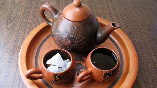 Teh Poci via Kumparan, 1. Empal Gentong, 2. Nasi Jamblang, 3. Docang, 4. Mie Koclok, 5. Nasi Lengko, 6. Sate Kalong, 7. Teh Poci, 8. Kerupuk Melarat, 9. Tahu Gejrot, 10. Bubur Sop, 11. Empal Asem Amarta, 12. Serabi, 13. Terasi Cirebon, 14. Gado – gado Ayam, 15. Sirup Tjampolay, 16. Kerupuk Udang, 17. Tape ketan Daun Jambu, 18. Rengginang, 19. Ikan Asin, 20. Growolan, 21. Kerupuk Kulit (Kerupuk Lambak), 22. Ondal Andil, 23. Gadungan, 24. Rarawuan, 25. Gepu, 26. Apem, 27. Wajik Komplang, 28. Emping, 29. Kue Gapit, 30. Jeniper (jeruk nipis peras), 31. Gula Batu, 32. Tahu Petis, 33. Sambal Asem, 34. Cirebon Kelana, 35. Cirebon Sultana, 36. Aci Dikoko, 37. Toko Daud, 38. Kue Satu, 39. Atom Kocir Bakpia’e Wong Cirebon, 40. Jambal Roti, 41. Batik Cirebon, 42. Keripik Tempe Sagu