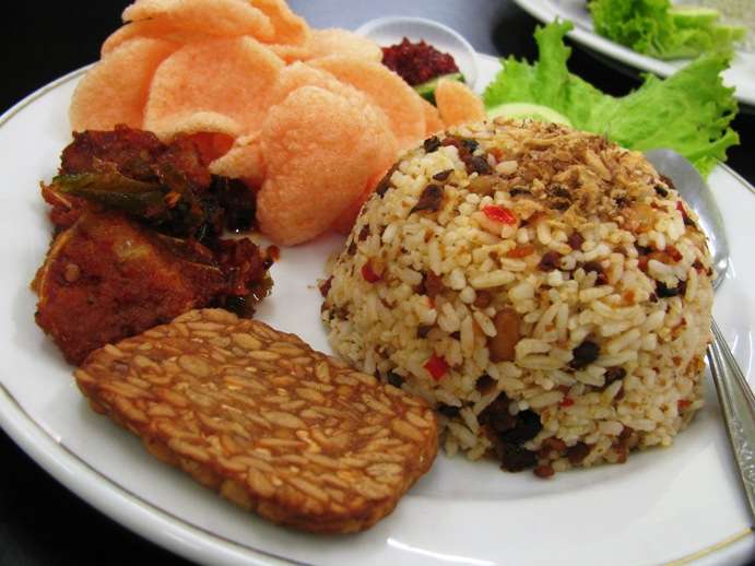 Tutug Oncom, 1. Kue Mochi Lampion, 2. Bandros Mang Ata, 3. Tutug Oncom, 5. Roti Priangan, 6. Nasi Uduk Ungu, 7. Bolu Pisang, 8. Surabi khas Sukabumi, 9. Sekoteng Singapore, 10. Bubur Ayam, 11. Coklat Unaichoco, 12. Mie Bakso Super H Achmad Sudja’i, 13. Bubur Ayam Bu Nut, 14. Mie Goreng, 16. Wedang Ronde, 17. Leor Daging, 18. Nasi Hijau, 19. Kue Jahe, 20. Sagon Bakar, 21. Pepes Ikan, 22. Pisang Coklat Cakra, 23. Ciuk, 24. Deblo, 25. Sate Aci, 26. Kuliner Odeon, 27. Teci, 28. Japlak, 29. Aneka Kerajinan Batu, 30. Kerajinan Bambu, 31. Aneka Kerajinan Tanduk