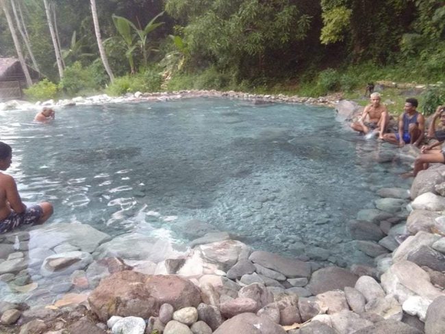 Air Panas Boba Soka, 1. Kampung Adat Bena, 2. Taman laut Siung 17 Pulau, 3. Pemandian Air Panas Mangeruda, 4. Wisata Air Terjun Ogi, 5. Puncak Gunung Inerie, 6. Menikmati Senja Di Puncak Bukit Wolobobo, 7. Panorama Manulalu, 8. Air Panas Boba Soka, 9. Pantai Riung, 10. Batu Kodok, 11. Danau Wawomudha, 12. Kampung Adat Belaraghi, 13. Pantai Leko Ena, 14. Air Terjun Wae Roa, 15. Pantai Ena Bhara, 16. Pulau Rutong, 17. Pulau Kelelawar Ontoloe