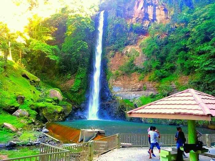 Air Terjun Wae Roa, 1. Kampung Adat Bena, 2. Taman laut Siung 17 Pulau, 3. Pemandian Air Panas Mangeruda, 4. Wisata Air Terjun Ogi, 5. Puncak Gunung Inerie, 6. Menikmati Senja Di Puncak Bukit Wolobobo, 7. Panorama Manulalu, 8. Air Panas Boba Soka, 9. Pantai Riung, 10. Batu Kodok, 11. Danau Wawomudha, 12. Kampung Adat Belaraghi, 13. Pantai Leko Ena, 14. Air Terjun Wae Roa, 15. Pantai Ena Bhara, 16. Pulau Rutong, 17. Pulau Kelelawar Ontoloe