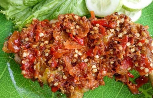 Ayam Pencok via IG @sotoayamcekersuroboyocakwid, 1. Emping Jagung, 2. Kue Semprong, 3. Yangko, 4. Serabi Ayu, 5. Mie Tek – Tek, 6. Nasi Jagung, 7. Swike, 8. Nasi Pager, 9. Garang Asem, 10. Sayur Becek, 11. Ayam Pencok, 12. Mie Rebus Khas Grobogan