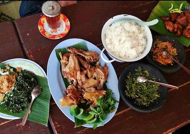 Ayam Tim Mbok Yem via FB, 1. Timus, 2. Balung Kethek Super, 3. Grubi, 4. Ayam Tim Mbok Yem, 5. Sate Landak, 6. Soto Karang, 7. Sup Buntut, 8. Ayam Panggang Khas Karanganyar, 9. Sate Kambing Karanganyar, 10. Bollen Ubigo, 12. Durian, 13. Blangkon, 14. Kincir Angin, 15. Keripik Pisang