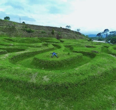 Bukit Labyrinth Ganesha H Equestrian, 1. Farm House Susu Lembang, 2. Floating Market, Lembang, 3. Orchid Forest, 4. Dusun Bambu, 5. Dago Dream Park, 6. Terminal Wisata Grafika Cikole, 7. Kebun Bunga Begonia, 8. De Ranch, 9. Tebing Keraton, 10. The Lodge Maribaya, 11. Gunung Tangkuban Perahu, 12. Hutan Pinus PAL 16, 13. Stone Garden Citatah, 14. Gunung Putri, 15. Taman Lembah Dewata, 16. Jendela Alam, 17. Natural Hill, 18. Tafso Barn, 19. Curug Tilu Leuwi Opat, 20. Curug Layung &amp; Camping Ground, 21. Gantolle Paralayang Singajaya Cihampelas, 22. Puncak Eurad Pingping, 23. Danau Sanghyang Heuleut, 24. Sendang Geulis Kahuripan, 25. Gunung Batu, 26. Goa Pawon, 27. Curug Cimahi atau Curug Pelangi, 28. Tebing Citatah, 29. Gunung Bendera Padalarang, 30. Maribaya Natural Hot Spring Resort &amp; Glamping Tent, 31. Curug Malela, 32. Curug Penganten, 33. Pine Forest Camp, 34. Danau Wakadobol Batujajar, 35. Gunung Hawu, 36. Kebun Teh Sukawana, 37. Curug Aseupan, 38. Curug Bugbrug, 39. Wana Wisata Pasir Ipis, 40. Sungai Cikahuripan, Green Canyonnya Bandung, 41. Curug Ngebul, 42. Pemandian Air Panas Nagrak, 43. Ganesha H Equestrian, 44. Curug Buana Rongga, 45. Curug Omas, 46. Curug Sumpel, 47. Curug Kuya, 48. Curug Katumiri