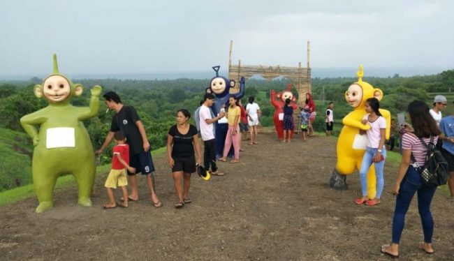 Bukit Teletubbies Kubutambahan via Nusabali, 1. Bukit Amuk Bay menawarkan pemandangan hamparan pantai Amuk Bay, 2. Wanagiri Hidden Hills jangan sampai lepas dari bidikan kameramu!, 3. Bukit Belong menawarkan view persawahan yang bak permadani hijau, 4. Nyari Tempat asik untuk menenangkan diri di Bali? Ya… Bukit Putung, 5. Bukit Asah: spot kece untuk menikmati sunset dan camping, 6. Menikmati pesona pantai dari ketinggian di Bukit Guungan, 7. Bukit Campuhan asik juga nih buat jogging, 8. Masih di Bali? Jangan lupa mampir ke Bukit Batu Kursi, 9. Bukit Sari Songan, 10. Bukit Trunyan, 11. Bukit Panorama Lembongan, 12. Bukit Teletubies Kubutambahan, 13. Bukit Teletubbies Nusa Penida, 14. Bukit Tenganan, 16. Bukit Nampo, 17. Bukit Pemukuran, 18. Bukit Cinta Pinggan, 19. Bukit Medelen, 20. Bukit Lipang, 21. Twin Hill, 22. Bukit Demulih, 23. Bukit Mende, 24. Bukit Tamblang, 25. Bukit Cemara, 26. Bukit Jambul, 27. Bukit Indrakila, 28. Bukit Mencol, 29. Bukit Lemped, 30. Bukit Mangun, 31. Bukit Nunggul, 32. Bukit Abangan, 33. Bukit Padang Dalung, 34. Bukit Beratan, 35. Bukit Cinta Desa Gelumpang
