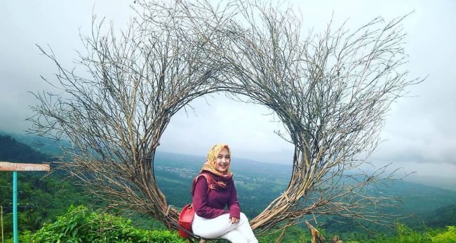 Bukit Tranggulasih, 1. Miniatur Dunia Purwokerto, 2. Baturaden, 3. Baturraden Adventure Forest, 4. Pancuran 3, 5. Kebun Raya Baturraden, 6. Pancuran 7, 7. Goa Sarabadak, 8. Telaga Sunyi, 9. Curug Telu, 10. Bukit Bintang Baturraden, 11. Curug Bayan, 12. Curug Ceheng, 13. Curug Kedung Lesung, 14. Curug Nangga, 15. Curug Cipendok, 16. Hutan Pinus Limpakuwus, 17. Curug Jenggala Kalipagu, 18. Air Terjun Baturaden GandaTapa, 19. Curug Gede, 20. Curug Gomblang, 21. Desa Wisata Ketenger, 22. Gunung Slamet, 23. Bukit Pandang Munggang, 24. Bukit Watu Meja, 25. Sendang Bidadari, 26. Kebun Bunga Matahari Rempoah, 27. Bukit Agaran, 28. Bukit Tranggulasih, 29. Puncak Dinar, 30. Bukit Gadog, 31. Lokawisata Baturaden, 32. Mandala Wisata Baturaden, 33. Dreamland Waterpark Ajibarang, 34. Alun – alun Purwokerto, 35. Taman Rekreasi Andhang Pangrenan, 36. Kebun Ku Waterpark, 37. Taman Satria, 38. Taman Balai Kemambang, 39. Wisata Batur Agung, 40. Museum Bank Rakyat Indonesia, 41. Museum Wayang Sendang Mas, 42. Monumen Gatot Subroto, 43. Monumen Sepoer, 44. Monument dan Museum Panglima Besar Jenderal Soedirman, 45. Masjid Saka Tunggal Banyumas, 46. Makam Panembahan Kalibening, 47. Klenteng Hok Tek Bio Pasar Wage, 48. Gua Maria Kaliori, 49. Telaga Pucung, 50. Depo Bay Depo Pelita, 51. Wisata Husada Kalibacin, 52. Bendung Gerak Serayu Gambarsari, 53. Curug Carang, 54. Curug Cidadap Semaya, 55. Curug Wanasuta, 56. Curug Jumeneng, 57. Curug Kembar, 58. Curug Lawa, 59. Curug Lima Kedungbanteng, 60. Curug Penganten Baturaden, 61. Curug Sebrangan, 62. Curug Tebela, 63. Curug Urang, 64. Rumah Pohon Puncak Selok, 65. Curug Grenjang, 66. Curug Lawang, 67. Curug Juneng
