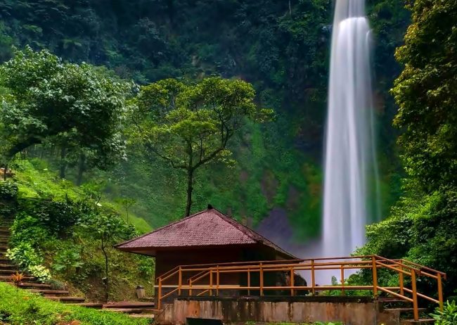Curug Cimahi via Tourbandung, 1. Farm House Susu Lembang, 2. Floating Market, Lembang, 3. Orchid Forest, 4. Dusun Bambu, 5. Dago Dream Park, 6. Terminal Wisata Grafika Cikole, 7. Kebun Bunga Begonia, 8. De Ranch, 9. Tebing Keraton, 10. The Lodge Maribaya, 11. Gunung Tangkuban Perahu, 12. Hutan Pinus PAL 16, 13. Stone Garden Citatah, 14. Gunung Putri, 15. Taman Lembah Dewata, 16. Jendela Alam, 17. Natural Hill, 18. Tafso Barn, 19. Curug Tilu Leuwi Opat, 20. Curug Layung &amp; Camping Ground, 21. Gantolle Paralayang Singajaya Cihampelas, 22. Puncak Eurad Pingping, 23. Danau Sanghyang Heuleut, 24. Sendang Geulis Kahuripan, 25. Gunung Batu, 26. Goa Pawon, 27. Curug Cimahi atau Curug Pelangi, 28. Tebing Citatah, 29. Gunung Bendera Padalarang, 30. Maribaya Natural Hot Spring Resort &amp; Glamping Tent, 31. Curug Malela, 32. Curug Penganten, 33. Pine Forest Camp, 34. Danau Wakadobol Batujajar, 35. Gunung Hawu, 36. Kebun Teh Sukawana, 37. Curug Aseupan, 38. Curug Bugbrug, 39. Wana Wisata Pasir Ipis, 40. Sungai Cikahuripan, Green Canyonnya Bandung, 41. Curug Ngebul, 42. Pemandian Air Panas Nagrak, 43. Ganesha H Equestrian, 44. Curug Buana Rongga, 45. Curug Omas, 46. Curug Sumpel, 47. Curug Kuya, 48. Curug Katumiri