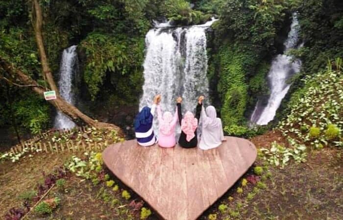 Curug Jenggala Kalipagu via Orangemagz, 1. Miniatur Dunia Purwokerto, 2. Baturaden, 3. Baturraden Adventure Forest, 4. Pancuran 3, 5. Kebun Raya Baturraden, 6. Pancuran 7, 7. Goa Sarabadak, 8. Telaga Sunyi, 9. Curug Telu, 10. Bukit Bintang Baturraden, 11. Curug Bayan, 12. Curug Ceheng, 13. Curug Kedung Lesung, 14. Curug Nangga, 15. Curug Cipendok, 16. Hutan Pinus Limpakuwus, 17. Curug Jenggala Kalipagu, 18. Air Terjun Baturaden GandaTapa, 19. Curug Gede, 20. Curug Gomblang, 21. Desa Wisata Ketenger, 22. Gunung Slamet, 23. Bukit Pandang Munggang, 24. Bukit Watu Meja, 25. Sendang Bidadari, 26. Kebun Bunga Matahari Rempoah, 27. Bukit Agaran, 28. Bukit Tranggulasih, 29. Puncak Dinar, 30. Bukit Gadog, 31. Lokawisata Baturaden, 32. Mandala Wisata Baturaden, 33. Dreamland Waterpark Ajibarang, 34. Alun – alun Purwokerto, 35. Taman Rekreasi Andhang Pangrenan, 36. Kebun Ku Waterpark, 37. Taman Satria, 38. Taman Balai Kemambang, 39. Wisata Batur Agung, 40. Museum Bank Rakyat Indonesia, 41. Museum Wayang Sendang Mas, 42. Monumen Gatot Subroto, 43. Monumen Sepoer, 44. Monument dan Museum Panglima Besar Jenderal Soedirman, 45. Masjid Saka Tunggal Banyumas, 46. Makam Panembahan Kalibening, 47. Klenteng Hok Tek Bio Pasar Wage, 48. Gua Maria Kaliori, 49. Telaga Pucung, 50. Depo Bay Depo Pelita, 51. Wisata Husada Kalibacin, 52. Bendung Gerak Serayu Gambarsari, 53. Curug Carang, 54. Curug Cidadap Semaya, 55. Curug Wanasuta, 56. Curug Jumeneng, 57. Curug Kembar, 58. Curug Lawa, 59. Curug Lima Kedungbanteng, 60. Curug Penganten Baturaden, 61. Curug Sebrangan, 62. Curug Tebela, 63. Curug Urang, 64. Rumah Pohon Puncak Selok, 65. Curug Grenjang, 66. Curug Lawang, 67. Curug Juneng