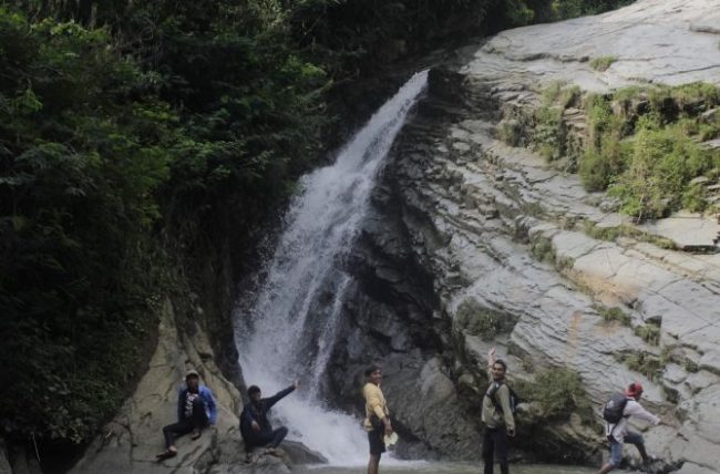 Curug Kuya, 1. Farm House Susu Lembang, 2. Floating Market, Lembang, 3. Orchid Forest, 4. Dusun Bambu, 5. Dago Dream Park, 6. Terminal Wisata Grafika Cikole, 7. Kebun Bunga Begonia, 8. De Ranch, 9. Tebing Keraton, 10. The Lodge Maribaya, 11. Gunung Tangkuban Perahu, 12. Hutan Pinus PAL 16, 13. Stone Garden Citatah, 14. Gunung Putri, 15. Taman Lembah Dewata, 16. Jendela Alam, 17. Natural Hill, 18. Tafso Barn, 19. Curug Tilu Leuwi Opat, 20. Curug Layung &amp; Camping Ground, 21. Gantolle Paralayang Singajaya Cihampelas, 22. Puncak Eurad Pingping, 23. Danau Sanghyang Heuleut, 24. Sendang Geulis Kahuripan, 25. Gunung Batu, 26. Goa Pawon, 27. Curug Cimahi atau Curug Pelangi, 28. Tebing Citatah, 29. Gunung Bendera Padalarang, 30. Maribaya Natural Hot Spring Resort &amp; Glamping Tent, 31. Curug Malela, 32. Curug Penganten, 33. Pine Forest Camp, 34. Danau Wakadobol Batujajar, 35. Gunung Hawu, 36. Kebun Teh Sukawana, 37. Curug Aseupan, 38. Curug Bugbrug, 39. Wana Wisata Pasir Ipis, 40. Sungai Cikahuripan, Green Canyonnya Bandung, 41. Curug Ngebul, 42. Pemandian Air Panas Nagrak, 43. Ganesha H Equestrian, 44. Curug Buana Rongga, 45. Curug Omas, 46. Curug Sumpel, 47. Curug Kuya, 48. Curug Katumiri
