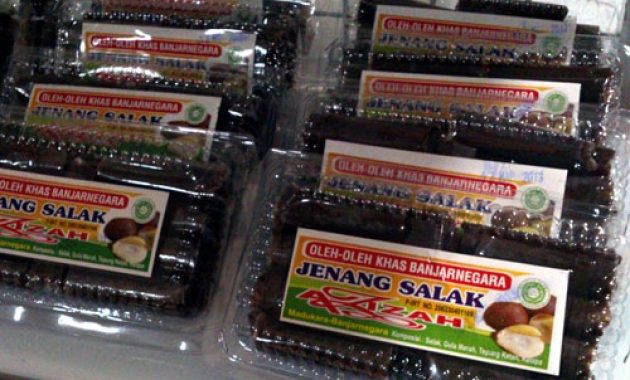 Dodol Salak via java-promocom, 1. Carica, 2. Batik Tulis Gumelem, 3. Purwaceng, 4. Dodol Salak, 6. Sirup Salak, 7. Keripik Salak, 8. Kopi Biji Salak, 9. Keripik Kentang, 10. Buah Salak, 11. Buntil, 12. Apem, 13. Dawet Ayu, 14. Bakso Ketupat, 15. Poci