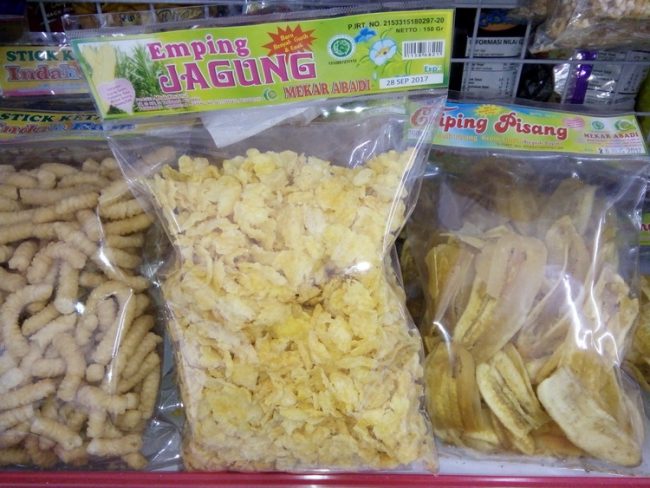 Emping Jagung via Jatengnyambleng, 1. Emping Jagung, 2. Kue Semprong, 3. Yangko, 4. Serabi Ayu, 5. Mie Tek – Tek, 6. Nasi Jagung, 7. Swike, 8. Nasi Pager, 9. Garang Asem, 10. Sayur Becek, 11. Ayam Pencok, 12. Mie Rebus Khas Grobogan