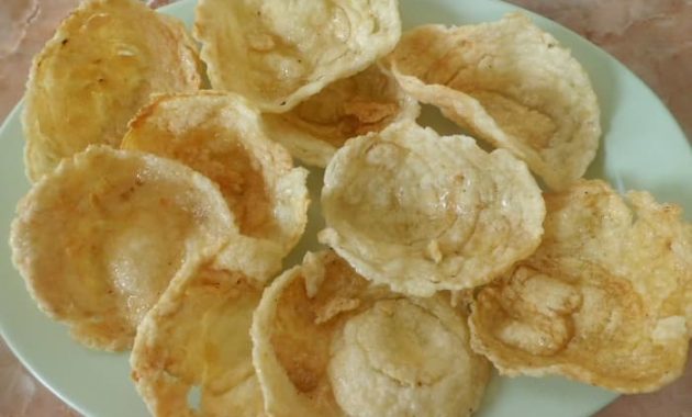 Emping Mendem via Tokopediacom, 1. Yutuk Goreng, 2. Kethek Khas Kebumen, 3. Golak Khas Kebumen, 4. Jipang Kacang, 5. Lanting Khas Kebumen, 6. Sate Ambal Khas Kebumen, 7. Emping Mendem, 8. Kue Satu Kacang Ijo, 9. Keripik Pisang, 10. Sagon Kelapa, 11. Jenang Sabun, 12. Souvenir Biji Jenitri, 13. Sale Pisang, 14. Gerabah dan Guci, 15. Pandan Batok, 16. Soto Ayam Petanahan, 17. Mendoan, 18. Soto Tamanwinangun, 19. Nasi Penggel Kebumen