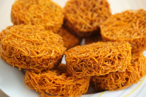 Grubi via Islamudin23punya.wordpresscom, 1. Timus, 2. Balung Kethek Super, 3. Grubi, 4. Ayam Tim Mbok Yem, 5. Sate Landak, 6. Soto Karang, 7. Sup Buntut, 8. Ayam Panggang Khas Karanganyar, 9. Sate Kambing Karanganyar, 10. Bollen Ubigo, 12. Durian, 13. Blangkon, 14. Kincir Angin, 15. Keripik Pisang