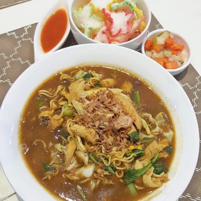 Ilustrasi Mie Rebus Khas Grobogan, 1. Emping Jagung, 2. Kue Semprong, 3. Yangko, 4. Serabi Ayu, 5. Mie Tek – Tek, 6. Nasi Jagung, 7. Swike, 8. Nasi Pager, 9. Garang Asem, 10. Sayur Becek, 11. Ayam Pencok, 12. Mie Rebus Khas Grobogan
