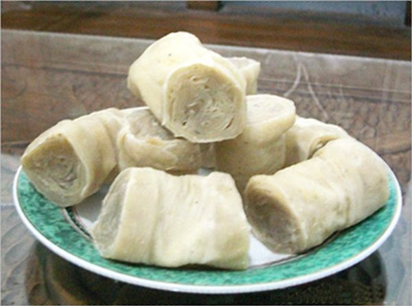Jenang Sabun via Kompasiana, 1. Yutuk Goreng, 2. Kethek Khas Kebumen, 3. Golak Khas Kebumen, 4. Jipang Kacang, 5. Lanting Khas Kebumen, 6. Sate Ambal Khas Kebumen, 7. Emping Mendem, 8. Kue Satu Kacang Ijo, 9. Keripik Pisang, 10. Sagon Kelapa, 11. Jenang Sabun, 12. Souvenir Biji Jenitri, 13. Sale Pisang, 14. Gerabah dan Guci, 15. Pandan Batok, 16. Soto Ayam Petanahan, 17. Mendoan, 18. Soto Tamanwinangun, 19. Nasi Penggel Kebumen