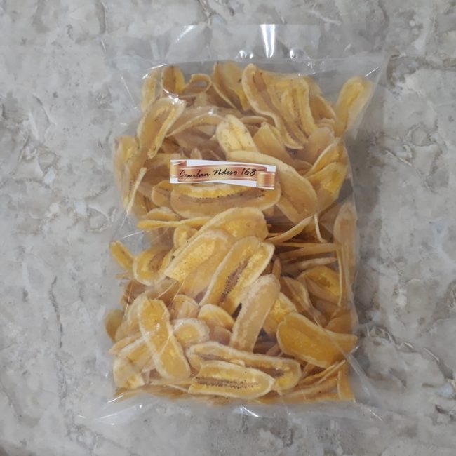 Keripik Pisang via Tokopedia, 1. Yutuk Goreng, 2. Kethek Khas Kebumen, 3. Golak Khas Kebumen, 4. Jipang Kacang, 5. Lanting Khas Kebumen, 6. Sate Ambal Khas Kebumen, 7. Emping Mendem, 8. Kue Satu Kacang Ijo, 9. Keripik Pisang, 10. Sagon Kelapa, 11. Jenang Sabun, 12. Souvenir Biji Jenitri, 13. Sale Pisang, 14. Gerabah dan Guci, 15. Pandan Batok, 16. Soto Ayam Petanahan, 17. Mendoan, 18. Soto Tamanwinangun, 19. Nasi Penggel Kebumen