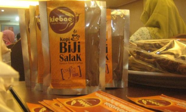 Kopi Biji Salak via ikiwonosobomascom, 1. Carica, 2. Batik Tulis Gumelem, 3. Purwaceng, 4. Dodol Salak, 6. Sirup Salak, 7. Keripik Salak, 8. Kopi Biji Salak, 9. Keripik Kentang, 10. Buah Salak, 11. Buntil, 12. Apem, 13. Dawet Ayu, 14. Bakso Ketupat, 15. Poci