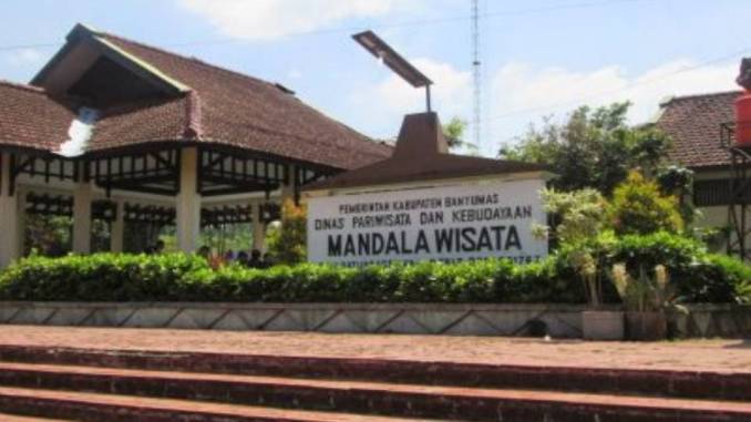 Mandala Wisata Baturaden, 1. Miniatur Dunia Purwokerto, 2. Baturaden, 3. Baturraden Adventure Forest, 4. Pancuran 3, 5. Kebun Raya Baturraden, 6. Pancuran 7, 7. Goa Sarabadak, 8. Telaga Sunyi, 9. Curug Telu, 10. Bukit Bintang Baturraden, 11. Curug Bayan, 12. Curug Ceheng, 13. Curug Kedung Lesung, 14. Curug Nangga, 15. Curug Cipendok, 16. Hutan Pinus Limpakuwus, 17. Curug Jenggala Kalipagu, 18. Air Terjun Baturaden GandaTapa, 19. Curug Gede, 20. Curug Gomblang, 21. Desa Wisata Ketenger, 22. Gunung Slamet, 23. Bukit Pandang Munggang, 24. Bukit Watu Meja, 25. Sendang Bidadari, 26. Kebun Bunga Matahari Rempoah, 27. Bukit Agaran, 28. Bukit Tranggulasih, 29. Puncak Dinar, 30. Bukit Gadog, 31. Lokawisata Baturaden, 32. Mandala Wisata Baturaden, 33. Dreamland Waterpark Ajibarang, 34. Alun – alun Purwokerto, 35. Taman Rekreasi Andhang Pangrenan, 36. Kebun Ku Waterpark, 37. Taman Satria, 38. Taman Balai Kemambang, 39. Wisata Batur Agung, 40. Museum Bank Rakyat Indonesia, 41. Museum Wayang Sendang Mas, 42. Monumen Gatot Subroto, 43. Monumen Sepoer, 44. Monument dan Museum Panglima Besar Jenderal Soedirman, 45. Masjid Saka Tunggal Banyumas, 46. Makam Panembahan Kalibening, 47. Klenteng Hok Tek Bio Pasar Wage, 48. Gua Maria Kaliori, 49. Telaga Pucung, 50. Depo Bay Depo Pelita, 51. Wisata Husada Kalibacin, 52. Bendung Gerak Serayu Gambarsari, 53. Curug Carang, 54. Curug Cidadap Semaya, 55. Curug Wanasuta, 56. Curug Jumeneng, 57. Curug Kembar, 58. Curug Lawa, 59. Curug Lima Kedungbanteng, 60. Curug Penganten Baturaden, 61. Curug Sebrangan, 62. Curug Tebela, 63. Curug Urang, 64. Rumah Pohon Puncak Selok, 65. Curug Grenjang, 66. Curug Lawang, 67. Curug Juneng