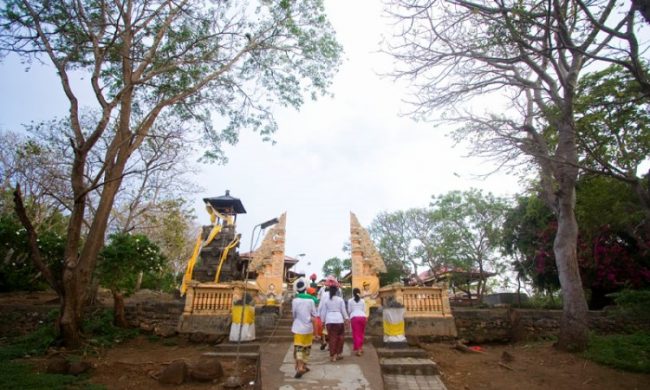 Makam Jayaprana dan Layonsari, 1. Air Terjun Lembah Jian, 2. Air Terjun Bertingkat Gitgit, 3. Air Panas Banjar, 4. Air Terjun Mekalongan, 5. Air Terjun Lemukih, 6. Air Terjun yeh Mampeh, 7. Air Terjun Melanting, 8. Air Terjun Munduk, 9. Air Terjun Banyumala, 10. Air Terjun Tembok Barak, 11. Air Terjun Aling – Aling, 12. Air Terjun Jambangan, 13. Air Terjun Sekumpul, 14. Air Terjun Carat Kecil, 15. Air Terjun Carat Besar, 16. Bali Handara Kosaido, 17. Air Terjun Kroya, 18. Air Terjun Yeh Salem, 19. Air Terjun Jembong, 20. Air Terjun Wana Ayu, 21. Air Terjun Tinggarsari, 22. Air Terjun Pucak Manik, 23. Air Terjun Sing – Sing, 24. Air Terjun Colek Pamor, 25. Air Terjun Ceburan, 26. Air Terjun Pucuk, 27. Air Terjun Kembar Sambangan, 28. Air Terjun Cemara, 29. Air Terjun Canging, 30. Air Terjun Dedari, 31. Air Terjun Fiji, 32. Air Terjun Bengbengan, 33. Air Terjun Amer Pakisan, 34. Air Terjun Yeh Bayah, 35. Pantai Batu Sungu, 36. Pantai Penuktukan, 37. Pantai Umeanyar, 38. Pantai Penimbangan, 39. Pantai Banyuwedang, 40. Air Panas Banyuwedang, 41. Pantai Gondol, 42. Pantai Pemuteran, 43. Pantai Goris Pejarakan, 44. Pantai Kerobokan, 45. Pantai Lovina, 46. Pantai Batu Ampar Pejarakan, 47. Vihara Buddha Banjar, 48. Pemandian Air Sanih, 49. Taman Nasional Bali Barat, 50. Ex Pelabuhan Buleleng, 51. Danau Buyan, 52. Danau Tamblingan, 53. Ayunan dan Anjungan Wanagiri, 54. Wisata Desa Kuno Sembiran, 55. Pemandangan Sekitar Pura Bukit Pucak Sakti, 56. Wisata Desa Julah, 57. Situs Batu Gambir Upit, 58. Gedong Kirtya, 59. Pantai Celagi Bantes, 60. Pura Ponjok Batu, 61. Museum Buleleng, 62. Rumah Pohon Temega, 63. Desa Wisata Bulian, 64. Krisna Fantastic Land, 65. Pasar Anyar, 66. Pulau Menjangan, 67. Budidaya Mutiara Penyambangan, 68. Pura Dalem Segara Madu, 69. Pura Beji Sangsit, 70. Bukit Batu Kursi, 71. Pulau Putih, 72. Desa Wisata Sidetapa, 73. Desa Wisata Cempage, 74. Kubu Hobbit Pedawa, 75. Menara Bambu Tigawasa, 76. Pantai Sanggalangit, 77. Pantai Pacung, 78. Wisata Selfie Madenan, 79. Air Terjun Bertingkat Silangjana, 80. Pantai Tukad Puyung Bukti, 81. Pantai Anturan, 82. Pemandian Mumbul Anturan, 83. Bendungan Tirab Ularan, 84. Bendungan Gerogak, 85. Terasering Busungbiu, 86. Desa Wisata Bebetin, 87. Air Terjun Seseran, 88. Desa Wisata Kaliasem, 89. Bukit Teletubbies Kubutambahan, 90. Agrowisata Sepang, 91. Desa Wisata Subuk, 92. Air Terjun Umejero, 93. Agrowisata Umejero, 94. Taman Kota Singaraja, 95. Agrowisata Anggur Banyupoh, 96. Pura Pulaki, 97. Pantai Pulaki, 98. Pelabuhan Celukan Bawang, 99. Pantai Sangsit