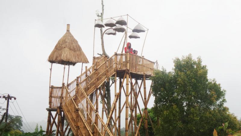 Menara Bambu Tigawasa via Balitribune, 1. Air Terjun Lembah Jian, 2. Air Terjun Bertingkat Gitgit, 3. Air Panas Banjar, 4. Air Terjun Mekalongan, 5. Air Terjun Lemukih, 6. Air Terjun yeh Mampeh, 7. Air Terjun Melanting, 8. Air Terjun Munduk, 9. Air Terjun Banyumala, 10. Air Terjun Tembok Barak, 11. Air Terjun Aling – Aling, 12. Air Terjun Jambangan, 13. Air Terjun Sekumpul, 14. Air Terjun Carat Kecil, 15. Air Terjun Carat Besar, 16. Bali Handara Kosaido, 17. Air Terjun Kroya, 18. Air Terjun Yeh Salem, 19. Air Terjun Jembong, 20. Air Terjun Wana Ayu, 21. Air Terjun Tinggarsari, 22. Air Terjun Pucak Manik, 23. Air Terjun Sing – Sing, 24. Air Terjun Colek Pamor, 25. Air Terjun Ceburan, 26. Air Terjun Pucuk, 27. Air Terjun Kembar Sambangan, 28. Air Terjun Cemara, 29. Air Terjun Canging, 30. Air Terjun Dedari, 31. Air Terjun Fiji, 32. Air Terjun Bengbengan, 33. Air Terjun Amer Pakisan, 34. Air Terjun Yeh Bayah, 35. Pantai Batu Sungu, 36. Pantai Penuktukan, 37. Pantai Umeanyar, 38. Pantai Penimbangan, 39. Pantai Banyuwedang, 40. Air Panas Banyuwedang, 41. Pantai Gondol, 42. Pantai Pemuteran, 43. Pantai Goris Pejarakan, 44. Pantai Kerobokan, 45. Pantai Lovina, 46. Pantai Batu Ampar Pejarakan, 47. Vihara Buddha Banjar, 48. Pemandian Air Sanih, 49. Taman Nasional Bali Barat, 50. Ex Pelabuhan Buleleng, 51. Danau Buyan, 52. Danau Tamblingan, 53. Ayunan dan Anjungan Wanagiri, 54. Wisata Desa Kuno Sembiran, 55. Pemandangan Sekitar Pura Bukit Pucak Sakti, 56. Wisata Desa Julah, 57. Situs Batu Gambir Upit, 58. Gedong Kirtya, 59. Pantai Celagi Bantes, 60. Pura Ponjok Batu, 61. Museum Buleleng, 62. Rumah Pohon Temega, 63. Desa Wisata Bulian, 64. Krisna Fantastic Land, 65. Pasar Anyar, 66. Pulau Menjangan, 67. Budidaya Mutiara Penyambangan, 68. Pura Dalem Segara Madu, 69. Pura Beji Sangsit, 70. Bukit Batu Kursi, 71. Pulau Putih, 72. Desa Wisata Sidetapa, 73. Desa Wisata Cempage, 74. Kubu Hobbit Pedawa, 75. Menara Bambu Tigawasa, 76. Pantai Sanggalangit, 77. Pantai Pacung, 78. Wisata Selfie Madenan, 79. Air Terjun Bertingkat Silangjana, 80. Pantai Tukad Puyung Bukti, 81. Pantai Anturan, 82. Pemandian Mumbul Anturan, 83. Bendungan Tirab Ularan, 84. Bendungan Gerogak, 85. Terasering Busungbiu, 86. Desa Wisata Bebetin, 87. Air Terjun Seseran, 88. Desa Wisata Kaliasem, 89. Bukit Teletubbies Kubutambahan, 90. Agrowisata Sepang, 91. Desa Wisata Subuk, 92. Air Terjun Umejero, 93. Agrowisata Umejero, 94. Taman Kota Singaraja, 95. Agrowisata Anggur Banyupoh, 96. Pura Pulaki, 97. Pantai Pulaki, 98. Pelabuhan Celukan Bawang, 99. Pantai Sangsit