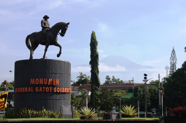Monumen Gatot Subroto via Sucirahayusejarahblog, 1. Miniatur Dunia Purwokerto, 2. Baturaden, 3. Baturraden Adventure Forest, 4. Pancuran 3, 5. Kebun Raya Baturraden, 6. Pancuran 7, 7. Goa Sarabadak, 8. Telaga Sunyi, 9. Curug Telu, 10. Bukit Bintang Baturraden, 11. Curug Bayan, 12. Curug Ceheng, 13. Curug Kedung Lesung, 14. Curug Nangga, 15. Curug Cipendok, 16. Hutan Pinus Limpakuwus, 17. Curug Jenggala Kalipagu, 18. Air Terjun Baturaden GandaTapa, 19. Curug Gede, 20. Curug Gomblang, 21. Desa Wisata Ketenger, 22. Gunung Slamet, 23. Bukit Pandang Munggang, 24. Bukit Watu Meja, 25. Sendang Bidadari, 26. Kebun Bunga Matahari Rempoah, 27. Bukit Agaran, 28. Bukit Tranggulasih, 29. Puncak Dinar, 30. Bukit Gadog, 31. Lokawisata Baturaden, 32. Mandala Wisata Baturaden, 33. Dreamland Waterpark Ajibarang, 34. Alun – alun Purwokerto, 35. Taman Rekreasi Andhang Pangrenan, 36. Kebun Ku Waterpark, 37. Taman Satria, 38. Taman Balai Kemambang, 39. Wisata Batur Agung, 40. Museum Bank Rakyat Indonesia, 41. Museum Wayang Sendang Mas, 42. Monumen Gatot Subroto, 43. Monumen Sepoer, 44. Monument dan Museum Panglima Besar Jenderal Soedirman, 45. Masjid Saka Tunggal Banyumas, 46. Makam Panembahan Kalibening, 47. Klenteng Hok Tek Bio Pasar Wage, 48. Gua Maria Kaliori, 49. Telaga Pucung, 50. Depo Bay Depo Pelita, 51. Wisata Husada Kalibacin, 52. Bendung Gerak Serayu Gambarsari, 53. Curug Carang, 54. Curug Cidadap Semaya, 55. Curug Wanasuta, 56. Curug Jumeneng, 57. Curug Kembar, 58. Curug Lawa, 59. Curug Lima Kedungbanteng, 60. Curug Penganten Baturaden, 61. Curug Sebrangan, 62. Curug Tebela, 63. Curug Urang, 64. Rumah Pohon Puncak Selok, 65. Curug Grenjang, 66. Curug Lawang, 67. Curug Juneng