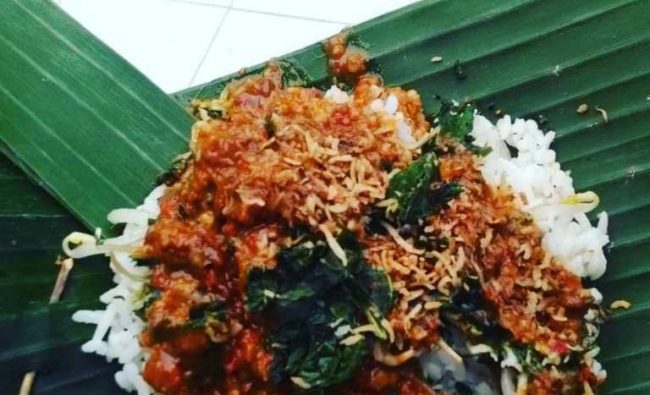 Nasi Pager via IG @letathaleta18, 1. Emping Jagung, 2. Kue Semprong, 3. Yangko, 4. Serabi Ayu, 5. Mie Tek – Tek, 6. Nasi Jagung, 7. Swike, 8. Nasi Pager, 9. Garang Asem, 10. Sayur Becek, 11. Ayam Pencok, 12. Mie Rebus Khas Grobogan