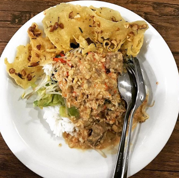 Nasi Tumpang Boyolali via Merahputih, 1. Dodol Susu, 2. Olahan Sapi, 3. Kerupuk Kulit, 4. Karak Jadah, 5. Keripik Ceker Khas Boyolali, 6. Petis Sapi, 7. Keju Khas Boyolali, 8. Soto Seger Khas Boyolali, 9. Nasi Tumpang Boyolali, 10. Tahu Susu, 11. Jenang Pecel, 12. Abon Lele, 13. Marning, 14. Susu Segar Boyolali, 15. Bebek Goreng, 16. Kerupuk Susu, 17. Lento (Mento)